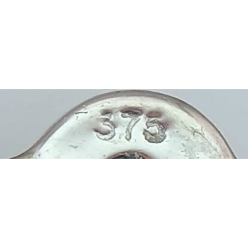 509 - A Pretty Pair of 9 Carat White Gold Trillion Cut, Top Colour, Amethyst Stud Earrings. The Earrings m... 