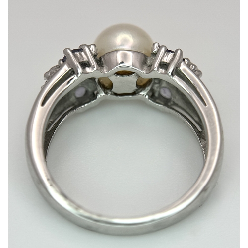 1011 - A 9K White Gold Pearl and Amethyst Ring. Size K. 3.8g. N23/11006.