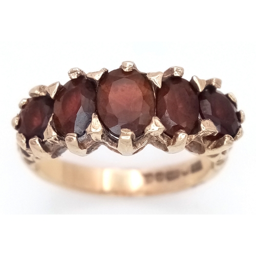 1025 - A 9K Yellow Gold Garnet Five Stone Ring. Size M. 4.2g. N26/11606.