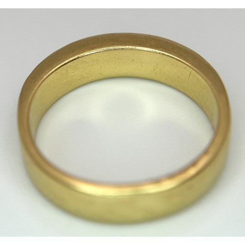 1082 - An 18K Yellow Gold Channel Set Emerald Ring. Size O. Nine square shaped emeralds. 5.8g. N10/24756.