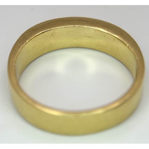 1117 - An 18K Yellow Gold Sapphire Channel Set Ring. 10 square cut sapphires. Size N. 5.4g. NL-2440.