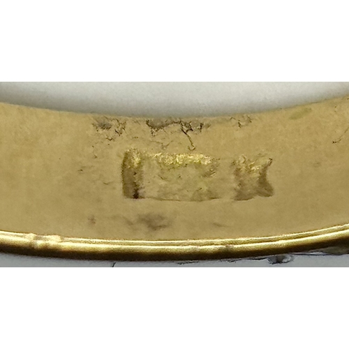 1124 - An 18K Yellow Gold Five Stone Opal Ring. Wonderful colour-play. Size K. 3.1g. NL19/c2205.