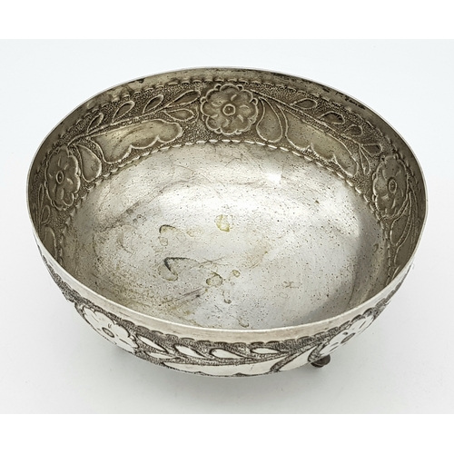 1003 - A Vintage 830 Decorative Silver Bowl. 13cm diameter. 7cm tall. 151g.