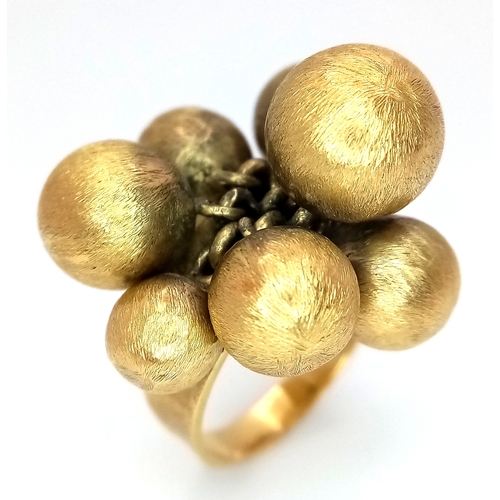 1010 - An 18K Yellow Gold Ornate Ball Ring. Different sized brushed gold balls. Size L. 8.45g.
