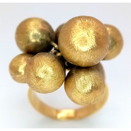 1010 - An 18K Yellow Gold Ornate Ball Ring. Different sized brushed gold balls. Size L. 8.45g.