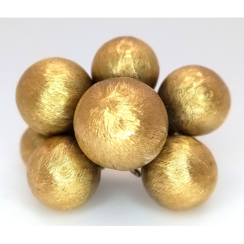1010 - An 18K Yellow Gold Ornate Ball Ring. Different sized brushed gold balls. Size L. 8.45g.
