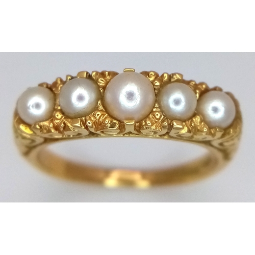 1088 - AN 18K GOLD RING IN CLASSIC STYLE WITH 5 PEARLS SET TO TOP. 5.4g. Size O.