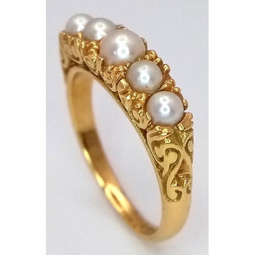 1088 - AN 18K GOLD RING IN CLASSIC STYLE WITH 5 PEARLS SET TO TOP. 5.4g. Size O.