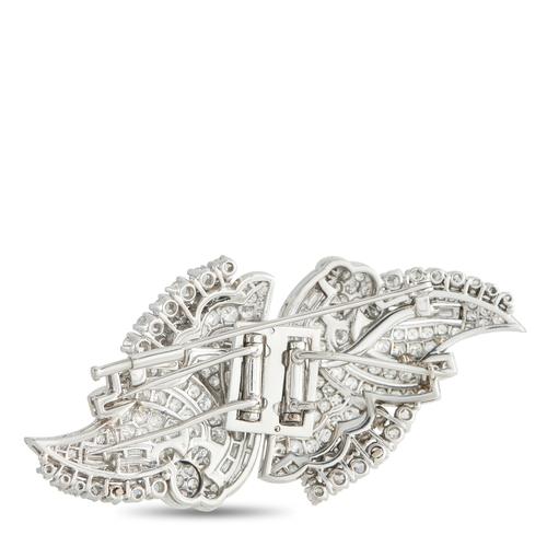 1062 - A Platinum 7.50ct Diamond Brooch. This luxury brooch is filled with dramatic details. Along with an ... 