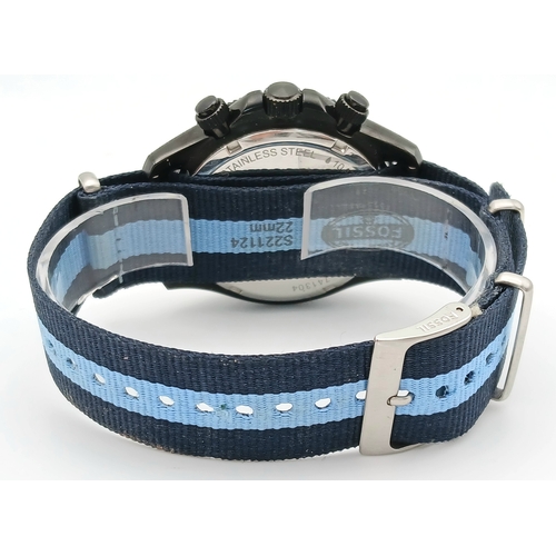 1092 - A FOSSIL, RETRO TRAVELLER, CHRONOGRAPH, MATERIAL STRAP WATCH, WITH ORIGINAL STRAP. IN FULL WORKING O... 