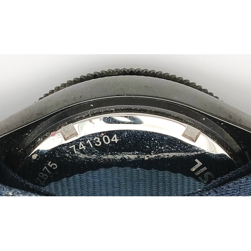 1092 - A FOSSIL, RETRO TRAVELLER, CHRONOGRAPH, MATERIAL STRAP WATCH, WITH ORIGINAL STRAP. IN FULL WORKING O... 