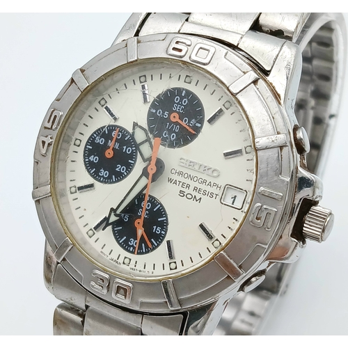 1099 - A 1990'S SEIKO CHRONOGRAPH, DATE FUNCTION, STEEL BRACELET WATCH. IN WORKING ORDER. MODEL V657 - 8060... 