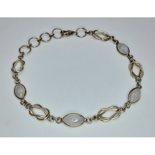 1112 - A Pretty Vintage Sterling Silver and Moonstone Set Chain Link Bracelet-20.5cm Overall Length. Set wi... 