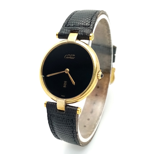 1101 - A FABULOUS LADIES CARTIER 'MUST DE CARTIER' WATCH. QUARTZ MOVEMENT WITH A GOLD PLATED SILVER CASE - ... 