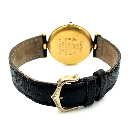 1101 - A FABULOUS LADIES CARTIER 'MUST DE CARTIER' WATCH. QUARTZ MOVEMENT WITH A GOLD PLATED SILVER CASE - ... 