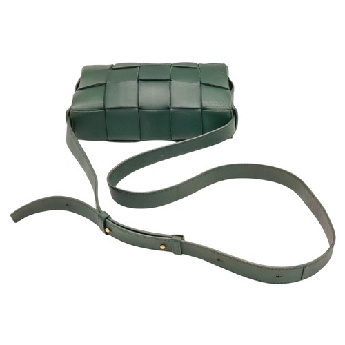 551 - A Bottega Veneta Green Intrecciato Leather Shoulder Bag. Green leather exterior with a gold-toned ha... 