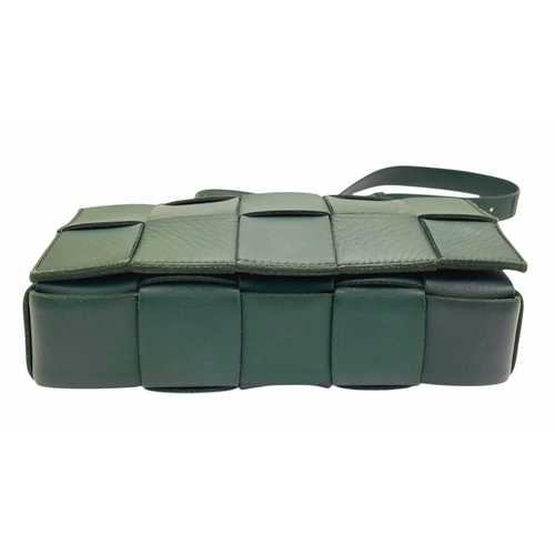 551 - A Bottega Veneta Green Intrecciato Leather Shoulder Bag. Green leather exterior with a gold-toned ha... 
