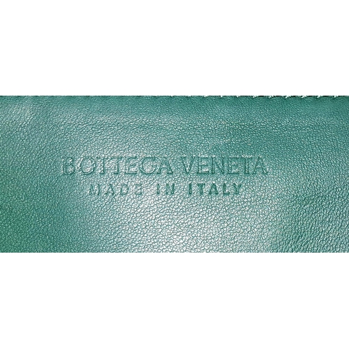 551 - A Bottega Veneta Green Intrecciato Leather Shoulder Bag. Green leather exterior with a gold-toned ha... 