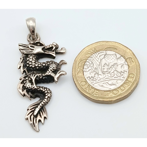 1029 - A STERLING SILVER, DRAGON PENDANT. SYBOLIZING STRENGTH AND POWER. 6.5G. A/S RED 6