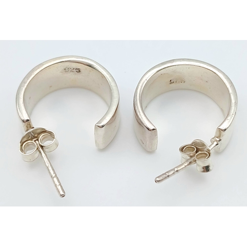 1057 - A PAIR OF STERLING SILVER, ENAMELLED, HALF HOOP EARRINGS. 5.1G. S/A 1585 - 3