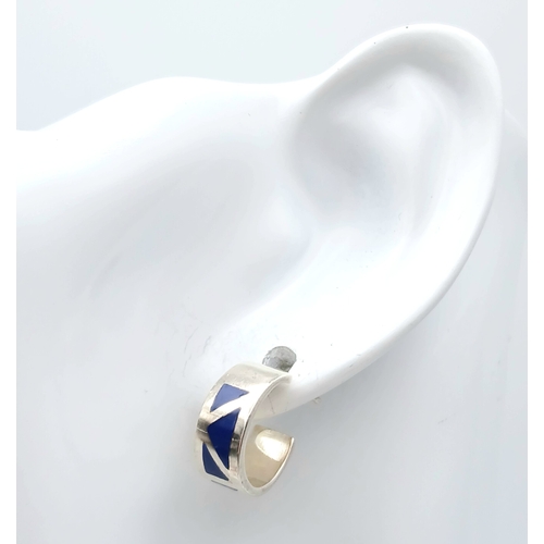 1057 - A PAIR OF STERLING SILVER, ENAMELLED, HALF HOOP EARRINGS. 5.1G. S/A 1585 - 3