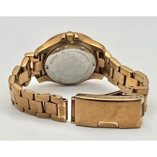 1085 - A FOSSIL, ROSE GOLD TONE, STONE SET, BRACELET WATCH. IN FULL WORKING ORDER. NEW BATTERY FITTED RECEN... 