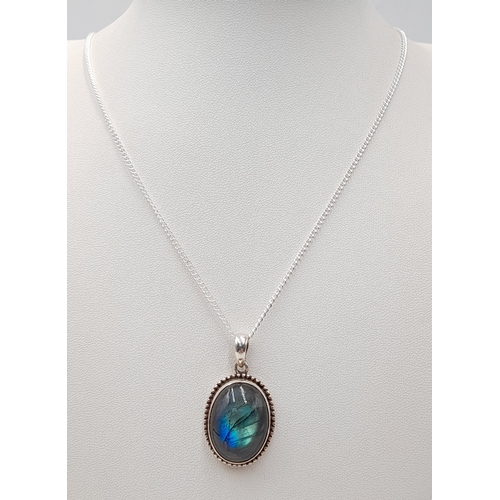 1098 - A Vintage Silver and Labradorite Pendant on a later 46cm Length Sterling Silver Chain. Pendant measu... 