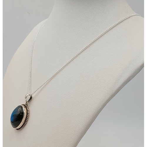 1098 - A Vintage Silver and Labradorite Pendant on a later 46cm Length Sterling Silver Chain. Pendant measu... 
