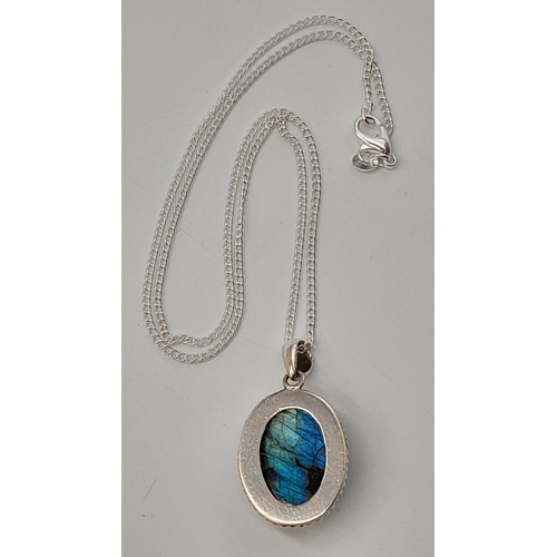 1098 - A Vintage Silver and Labradorite Pendant on a later 46cm Length Sterling Silver Chain. Pendant measu... 