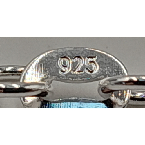 1098 - A Vintage Silver and Labradorite Pendant on a later 46cm Length Sterling Silver Chain. Pendant measu... 