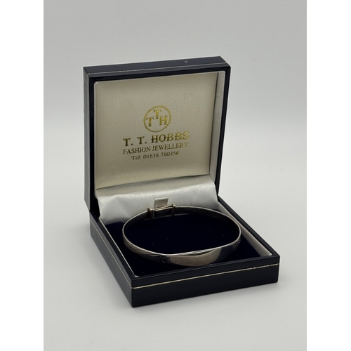 546 - Genuine ‘Trevor Hobbs’  Designer  SILVER BABIES BANGLE. (Ideal Christening Gift). New with Case. Ple... 
