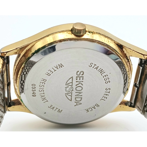 560 - Gentleman’s SEKONDA QUARTZ WRISTWATCH. Finished in Stainless Steel with quality Mesh Bracelet Strap.... 