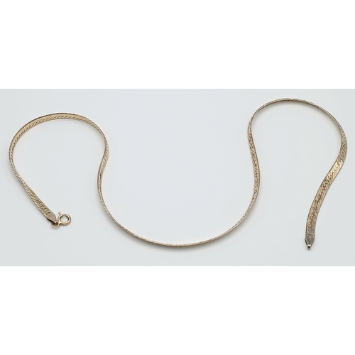 1079 - A 925 Italy silver necklace.
Comprising a flat herringbone style chain with textured finish and lobs... 