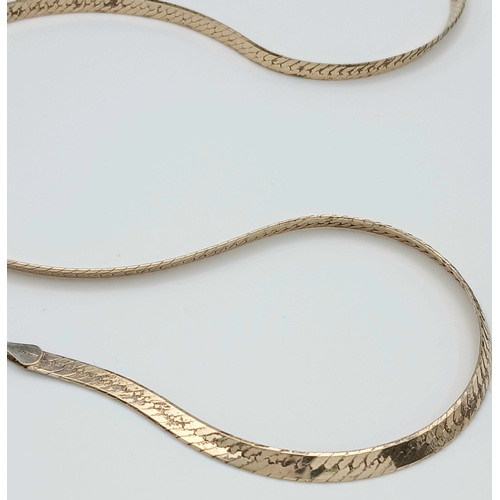 1079 - A 925 Italy silver necklace.
Comprising a flat herringbone style chain with textured finish and lobs... 