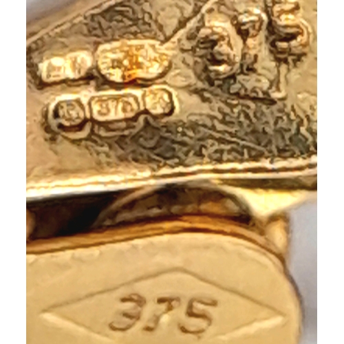 370 - A 9K Yellow Gold Flat Curb Link Bracelet. 19cm. 5.66g.