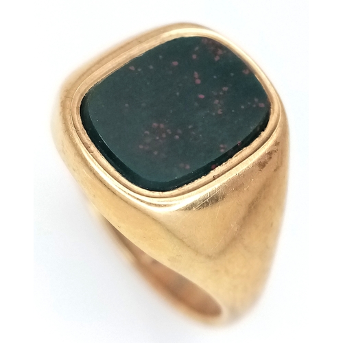391 - A 9K Yellow Gold Bloodstone Signet Ring. Size K 1/2. 3.9g.