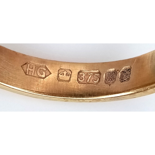 391 - A 9K Yellow Gold Bloodstone Signet Ring. Size K 1/2. 3.9g.