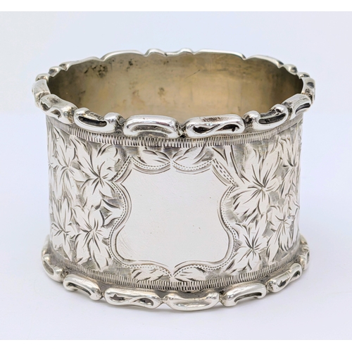 401 - An Antique Sterling Silver Napkin Ring with Leaf Engravings. Hallmarked Chester 1907. Weight 27.50g.... 
