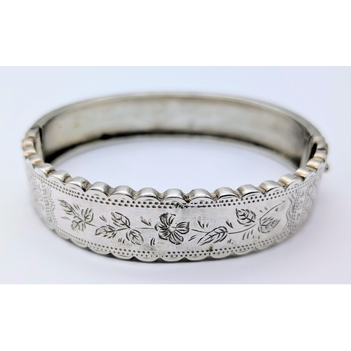 403 - A Vintage Sterling Silver Hinged Bangle Bracelet with a Detailed Engraved Foliage Pattern. Unhallmar... 