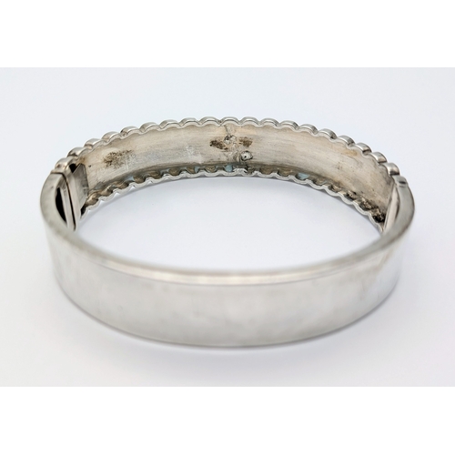 403 - A Vintage Sterling Silver Hinged Bangle Bracelet with a Detailed Engraved Foliage Pattern. Unhallmar... 