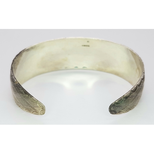 410 - A Sterling Silver Cuff Bracelet with Diamond Etched Pattern. Hallmarked 925. Weight 20.69gr. Please ... 