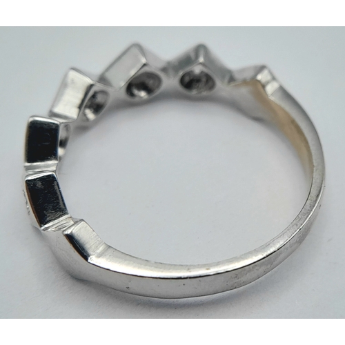 125 - An 18K White Gold, Diamond Set, Zig Zag Ring. 3G, Size L. Tan 6012
