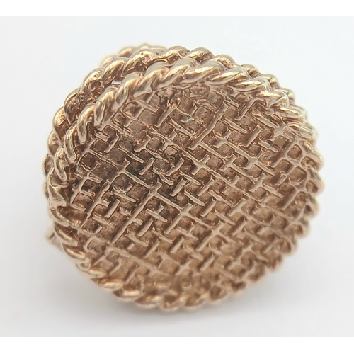 152 - A 9K Yellow Gold, Lobster Pot Charm / Pendant. Which Opens To Reveal The Enamelled Lobster Inside. 6... 