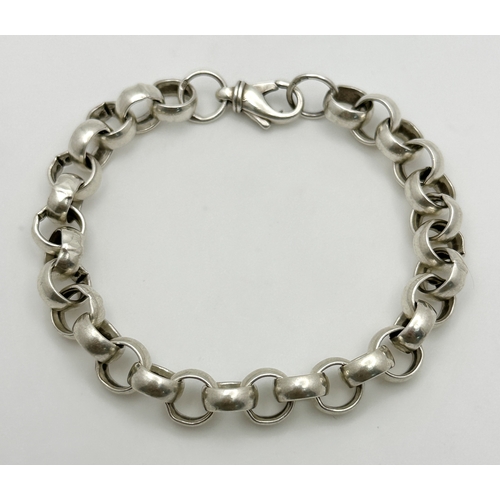 259 - A Sterling Silver, Belcher Link Bracelet. 8 1/2