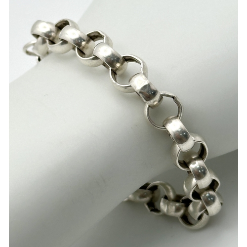 259 - A Sterling Silver, Belcher Link Bracelet. 8 1/2