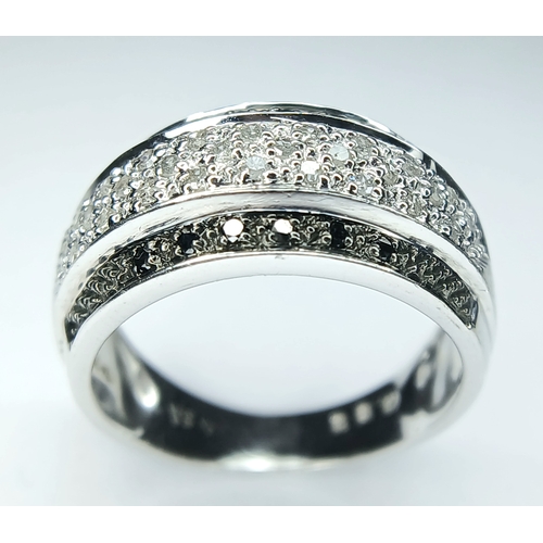 383 - A 9K White Gold, Diamond Set Ring. 0.33Tcw, 3.9G, Size M. Sc 6008