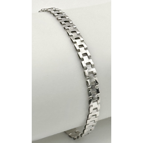 240 - A 9K White Gold Y Link Bracelet. 19cm length. 2.11g weight. Comes with presentation box.