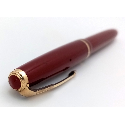 168 - Vintage PARKER FOUNTAIN PEN with 14 CARAT GOLD NIB. Finished in Burgundy. Excellent condition, pleas... 