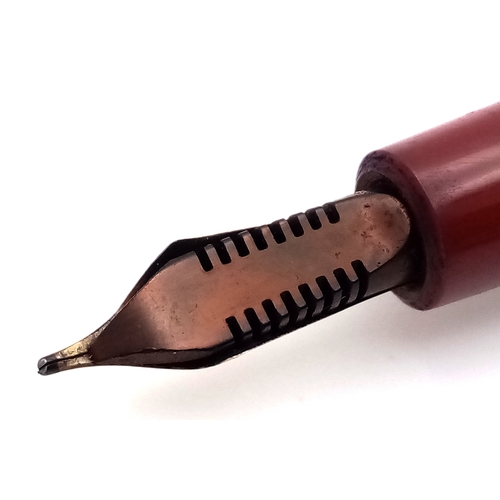 168 - Vintage PARKER FOUNTAIN PEN with 14 CARAT GOLD NIB. Finished in Burgundy. Excellent condition, pleas... 