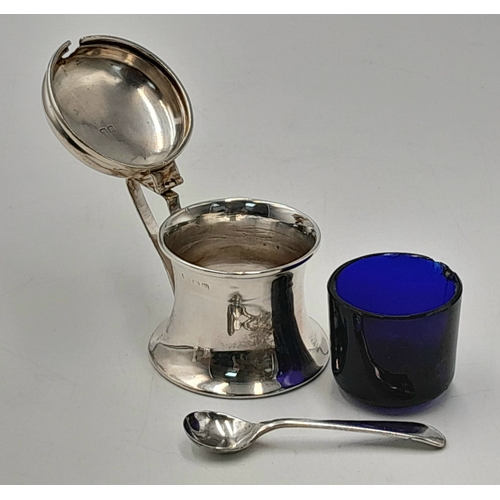 201 - AN ANTIQUE SILVER CONDIMENT SET DATED 1911 COMPRISING OF 2 SILVER SALTS WITH SPOONS AND GLASS LINERS... 